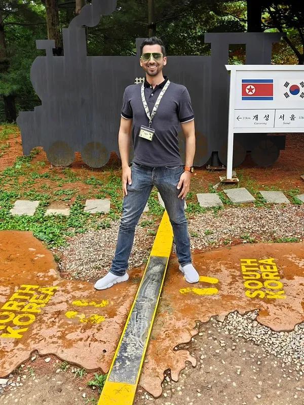 DMZ visitor photo 3