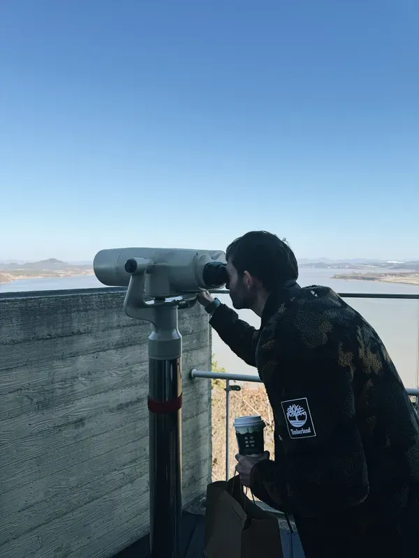 DMZ visitor photo 4