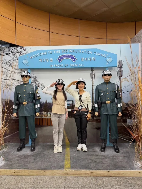 DMZ visitor photo 5