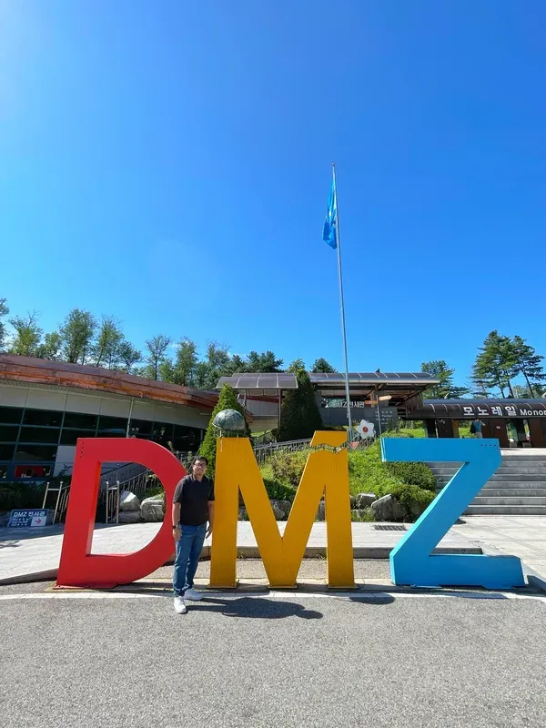 DMZ visitor photo 6